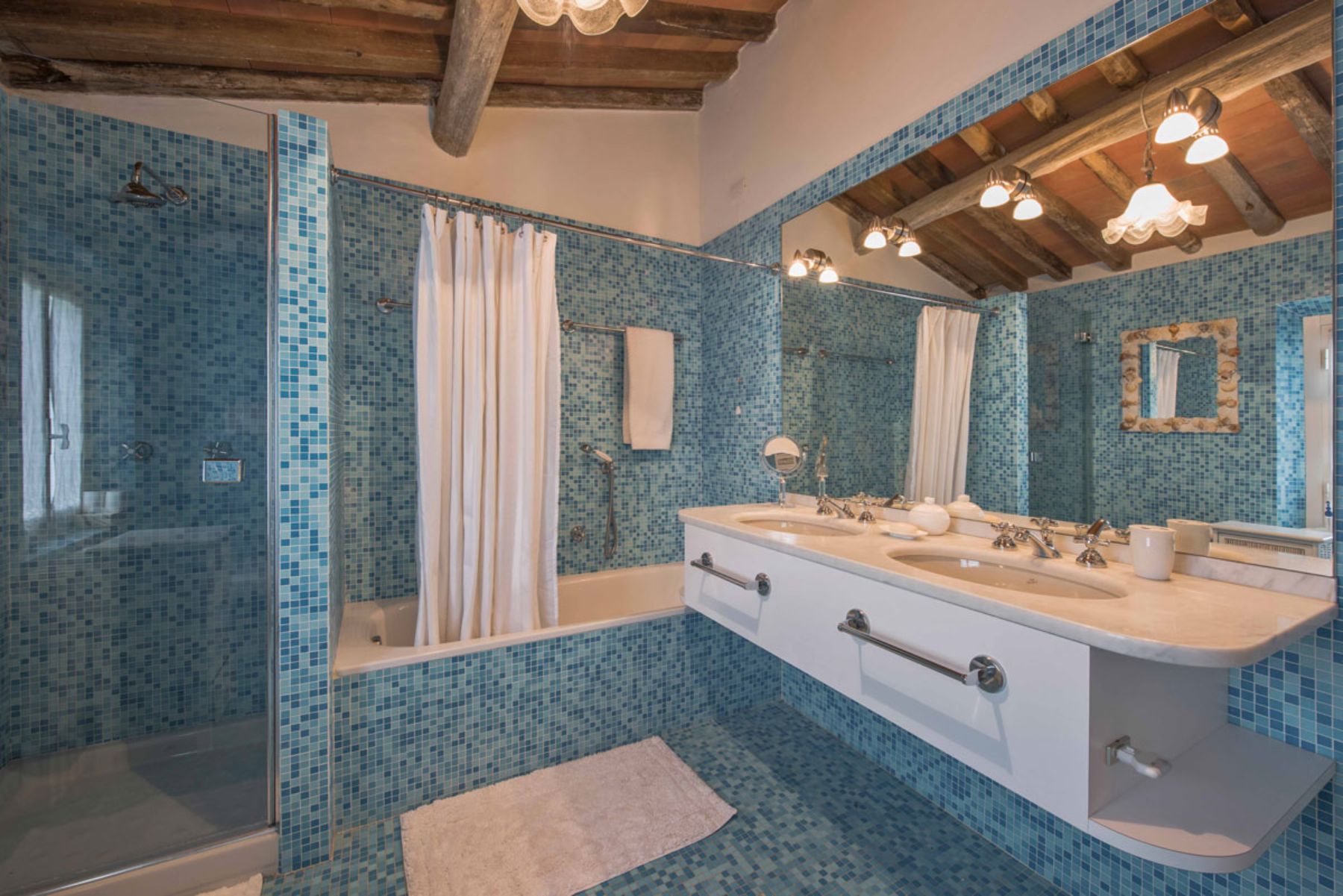 Blue tile bathroom at Casa Picchio in Tuscany