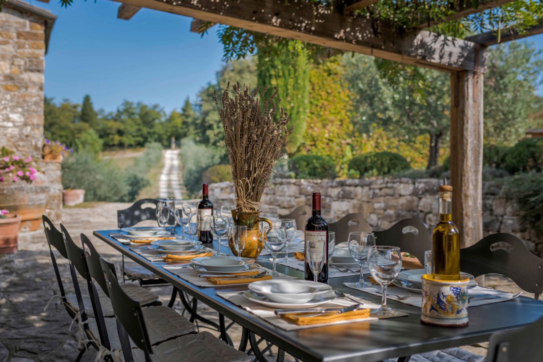 Outdoor dining at Casa Picchio in Tuscany