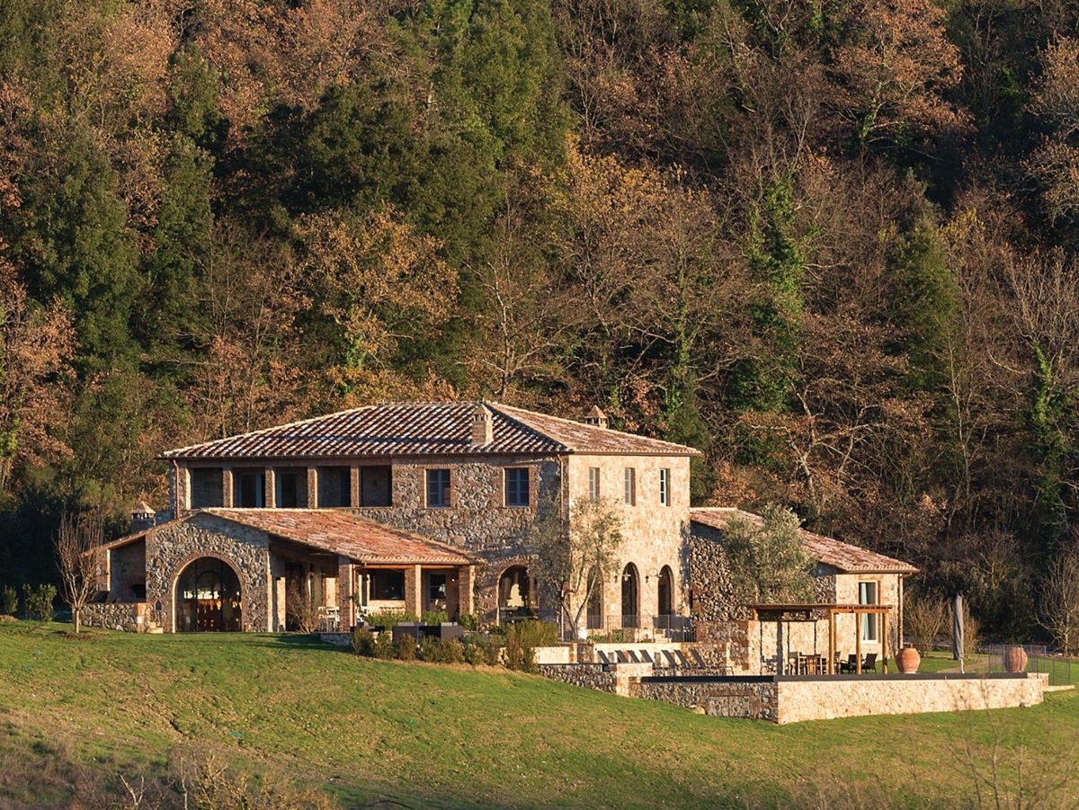 Casale-cinelli-Italy-Tuscany-Far-External