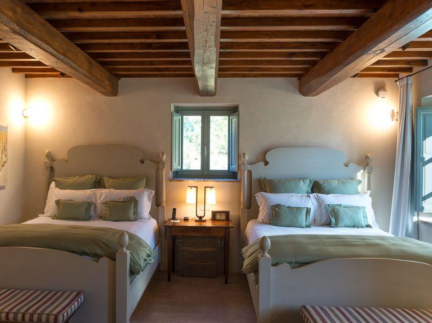 Casale-cinelli-Italy-Tuscany-Twin-Bedroom