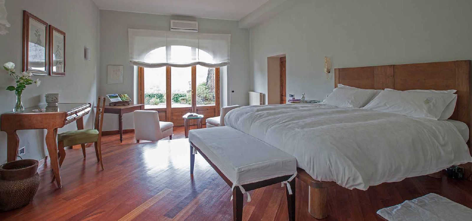 One of the guest rooms at villa Casale di Fiesole in Tuscany