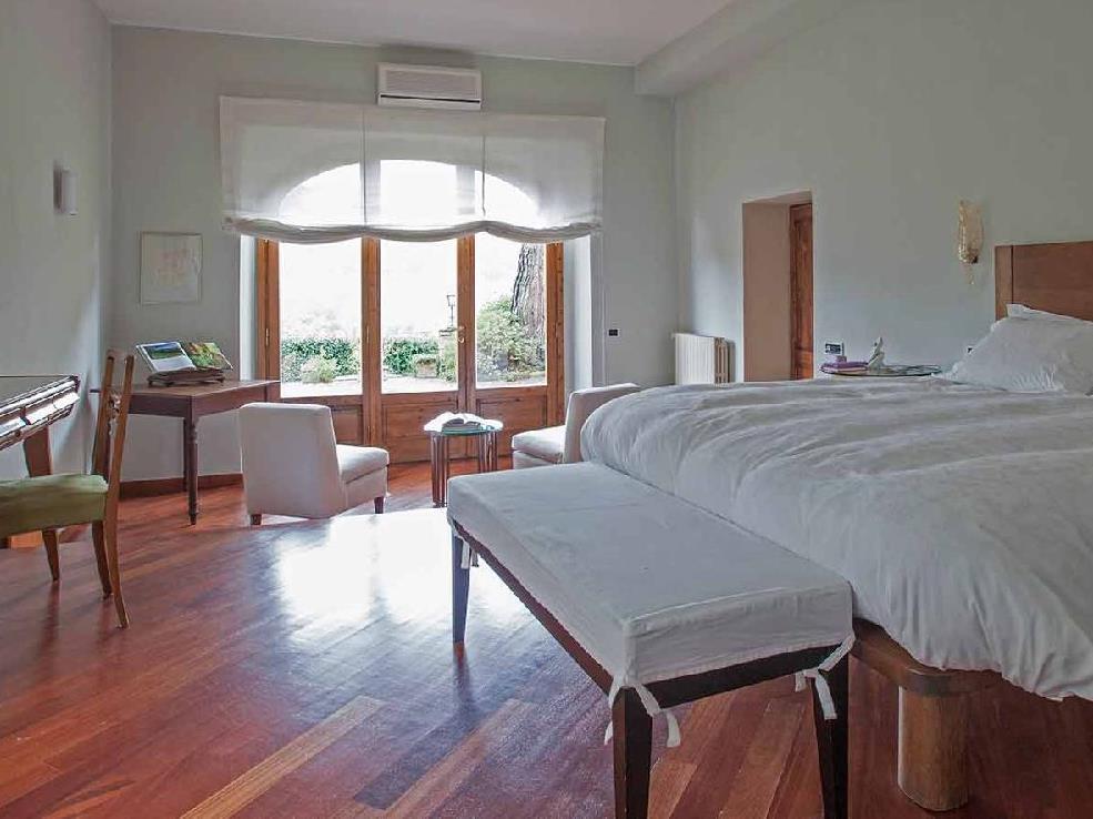 One of the guest rooms at villa Casale di Fiesole in Tuscany