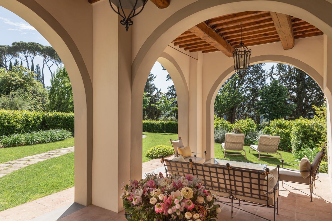 The covered terrace at Castel_Botticelli.