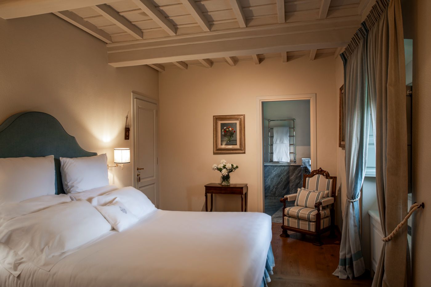 A bedroom in Castel_Botticelli.