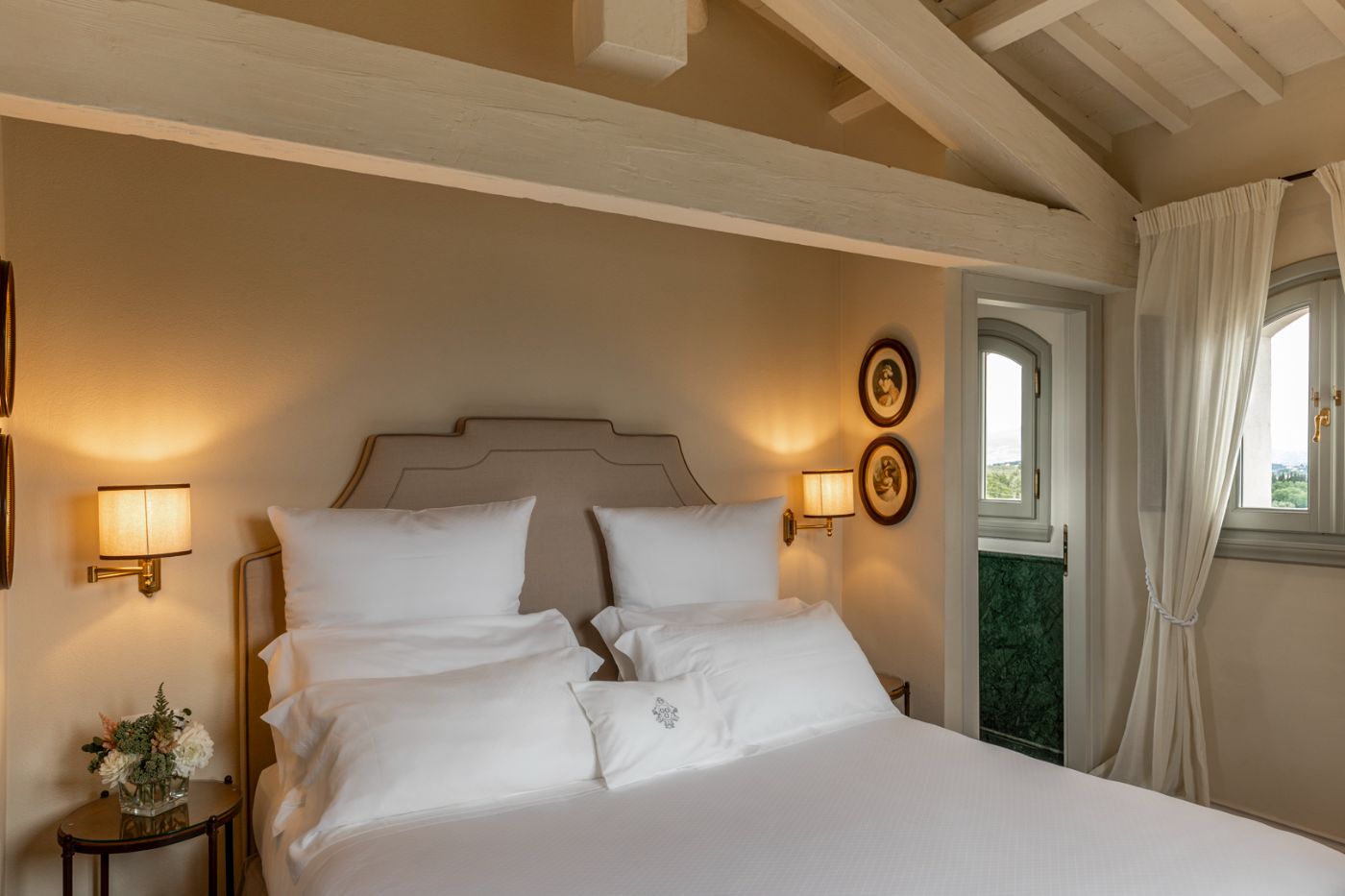 A bedroom in Castel_Botticelli.