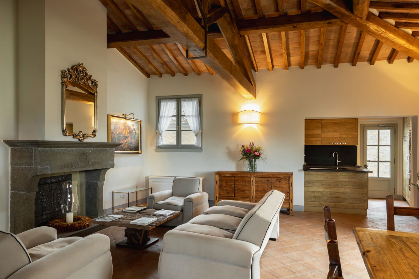 One of the living rooms at Castel_Botticelli.