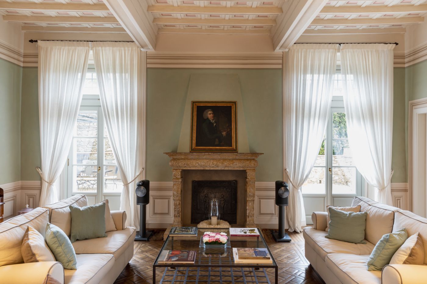 One of the living rooms at Castel_Botticelli.