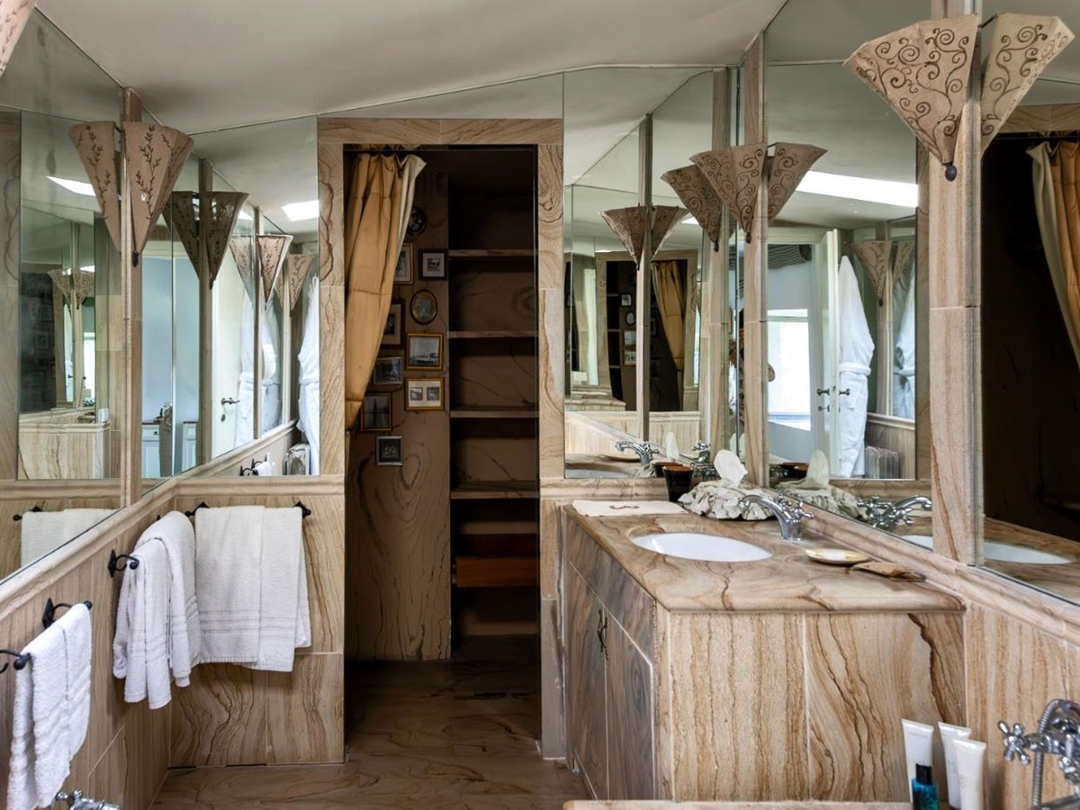 Bathroom 1 at Castello Segalari in Tuscany