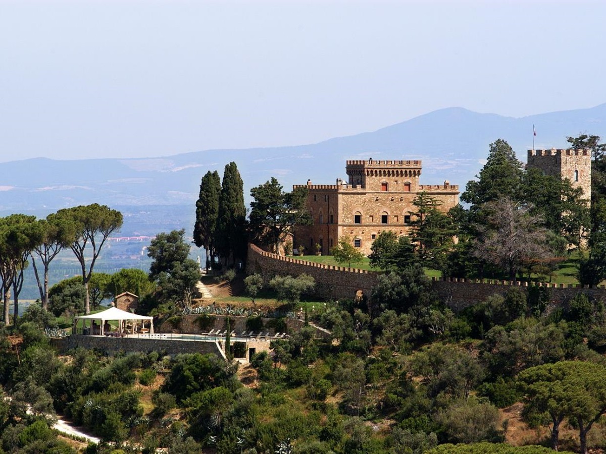 Hero Image of Castello Segalari in Tuscany