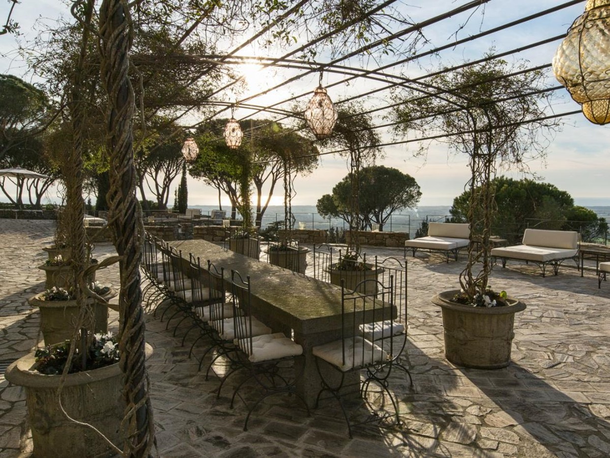 Outdoor Dining at Castello Segalari in Tuscany