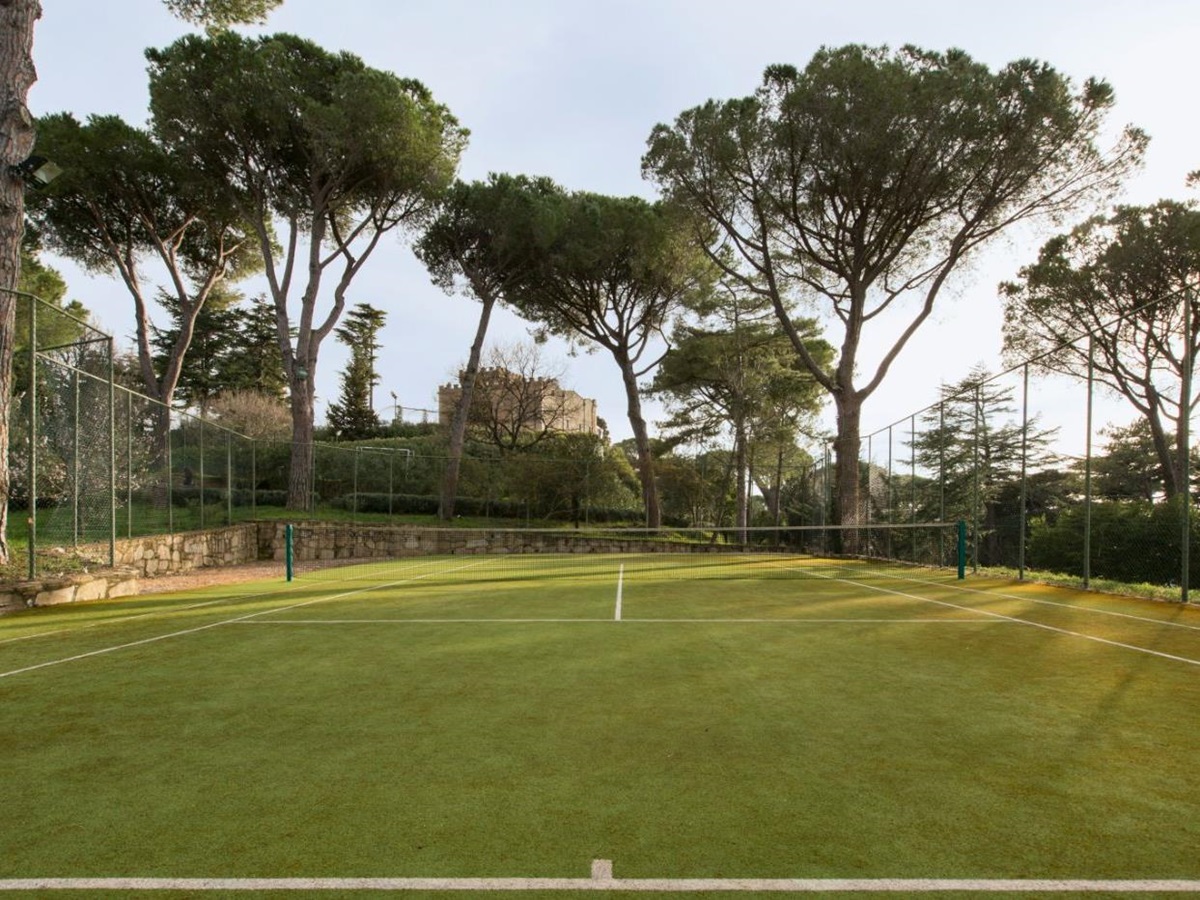 Tennis at Castello Segalari in Tuscany