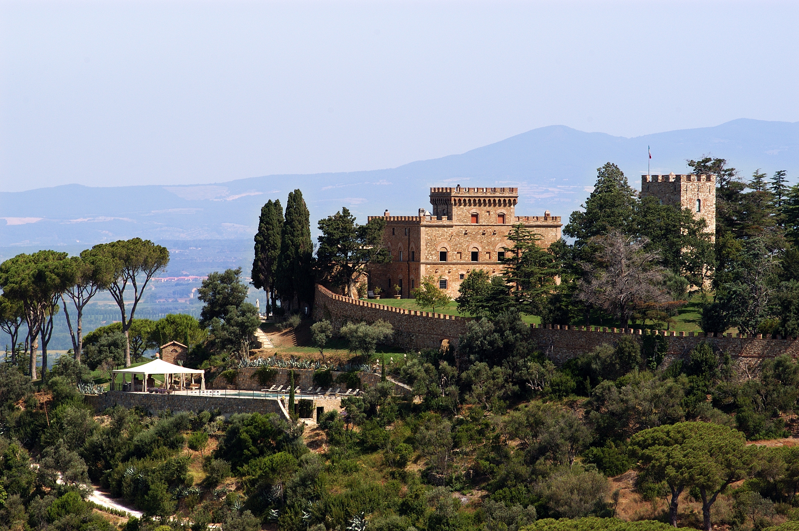 primary picture of Castello di Segalari, Tuscany