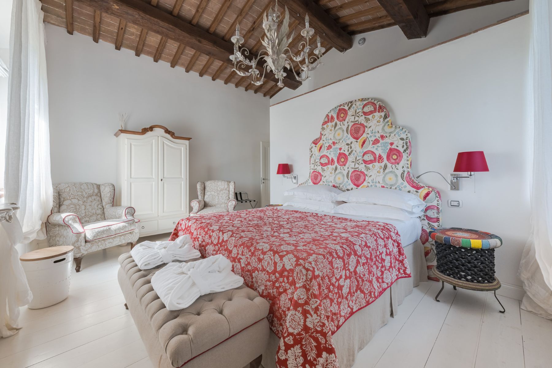 Bedroom with large double bed and wardrobe in Villa Il Mugnello in Tuscany
