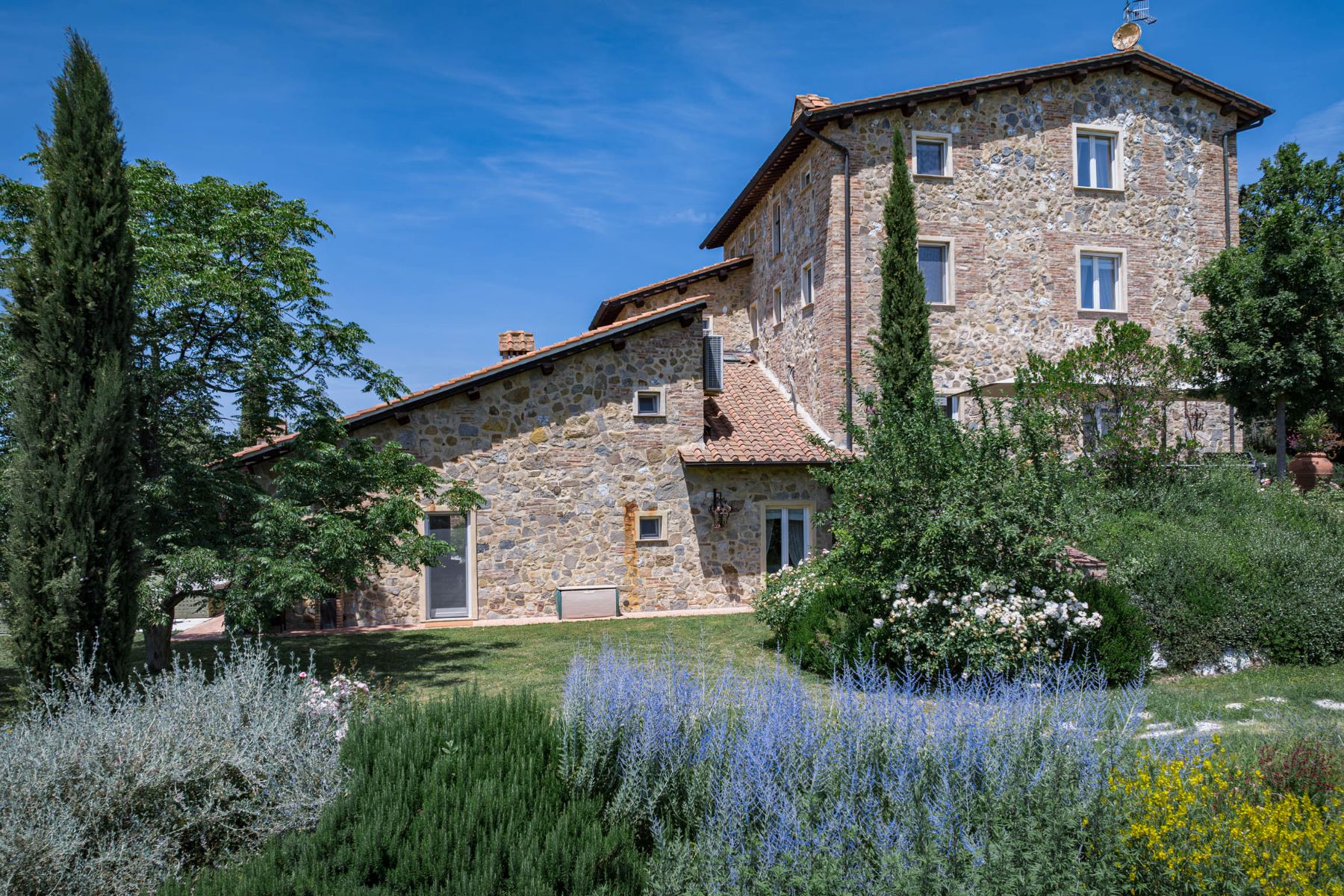 View of the gardens at the back of the villa at Il Mugnello in Tuscany