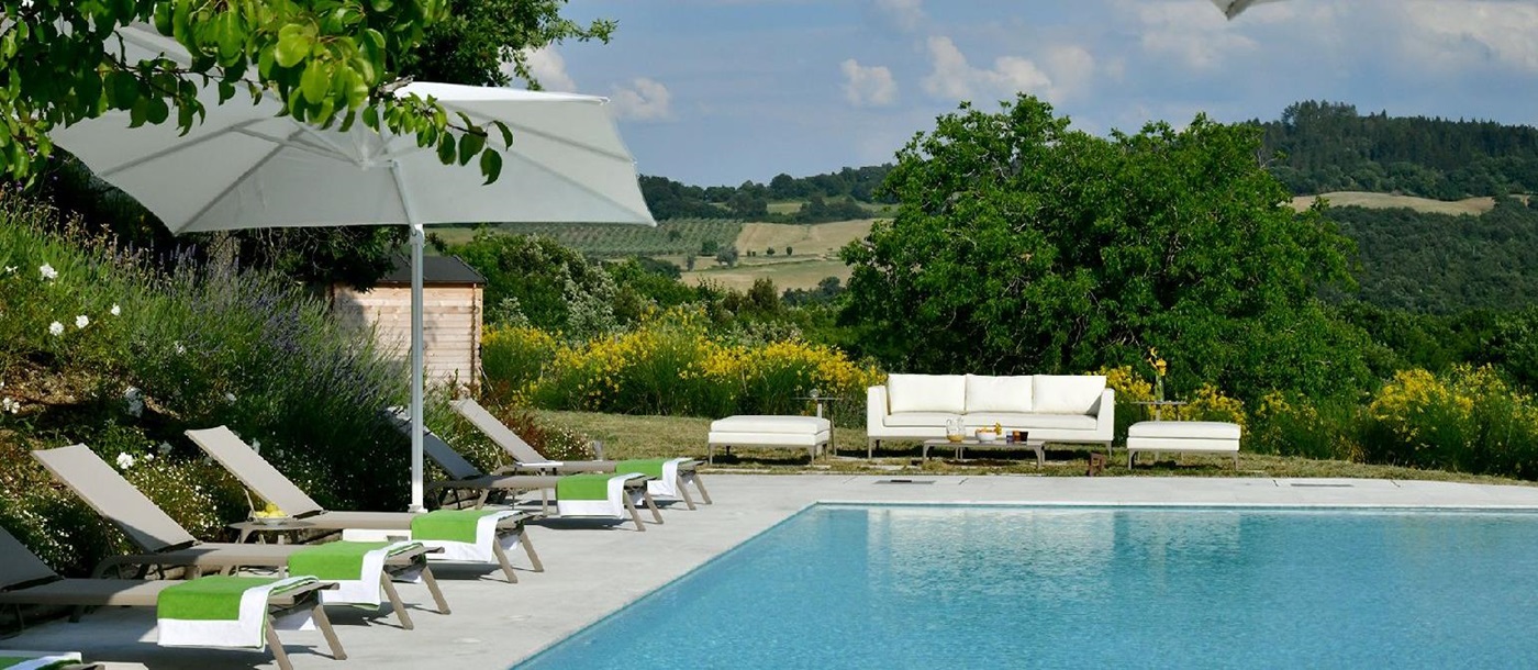 Swimming pool of villa Il Mugnello in Tuscany