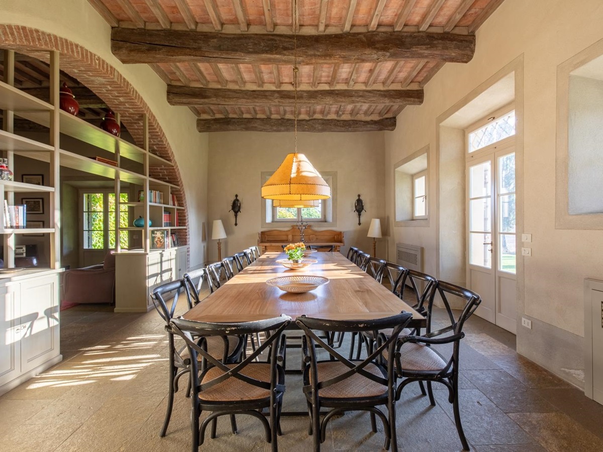 Dining at Il Serratone villa in Tuscany Italy