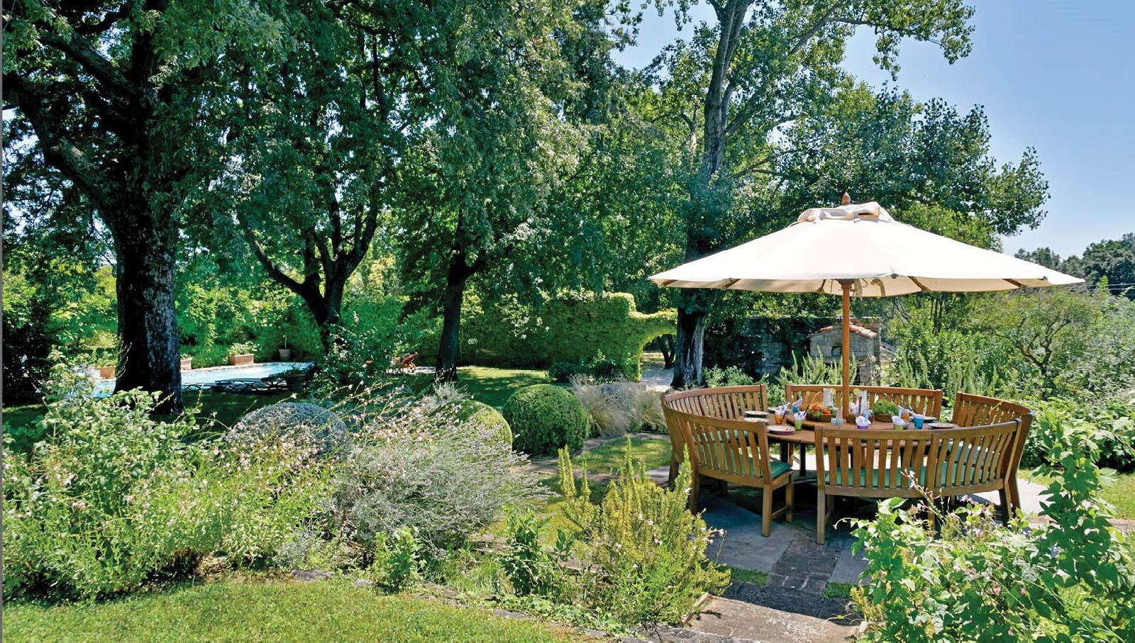 Gardens and terrace of villa La Civetta in Tuscany
