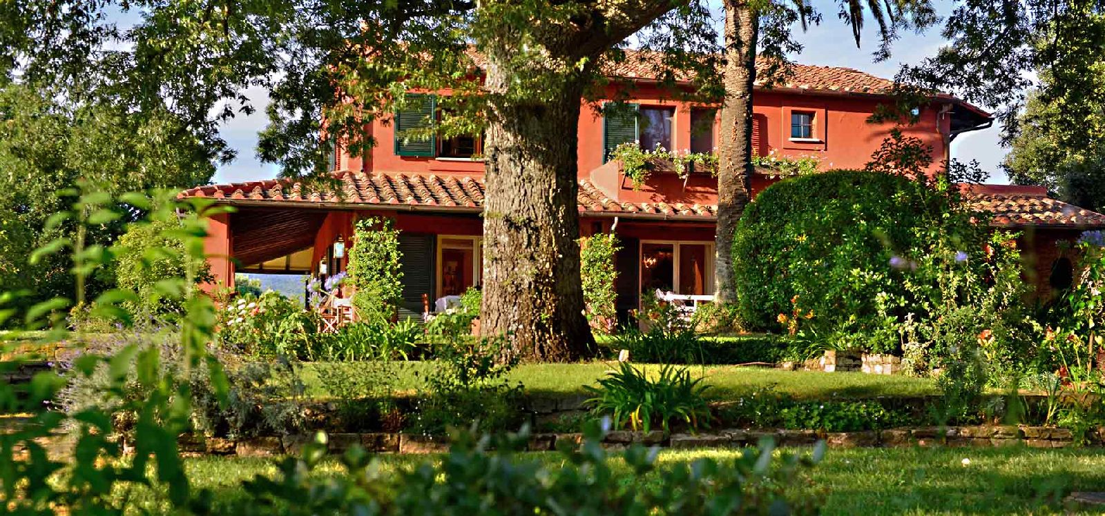 Exterior of villa La Civetta in Tuscany