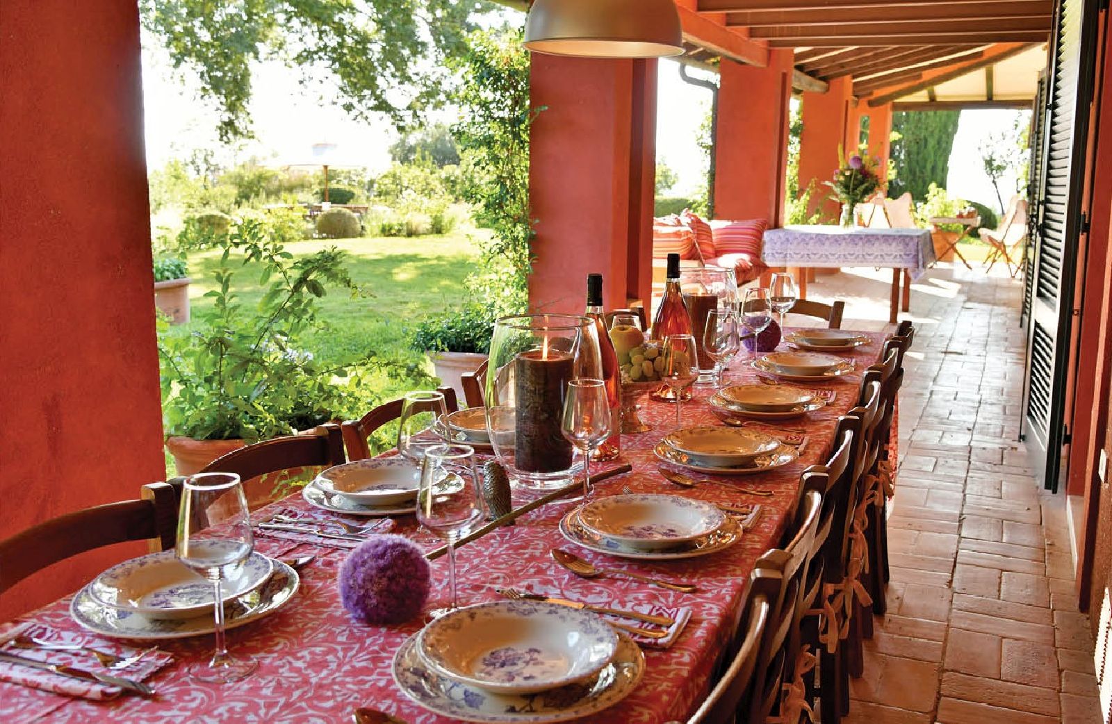 Outdoor dining on the terrace at villa La Civetta in Tuscany