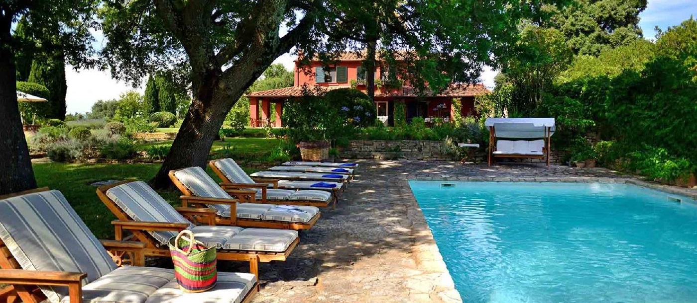 Swimming pool and terrace of villa La Civetta in Tuscany