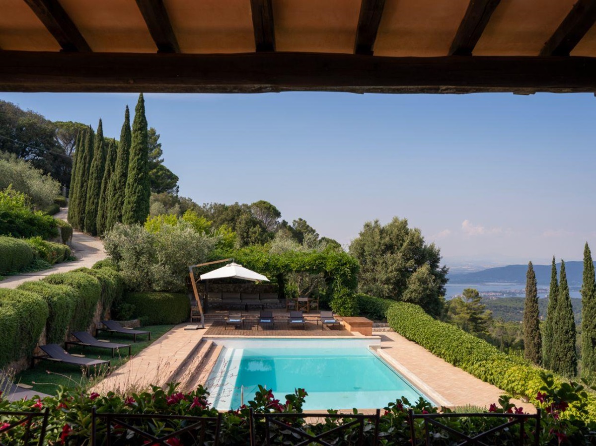 A view of the pool from La Feniglia.