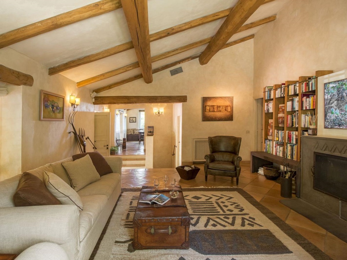 the living room of La Feniglia