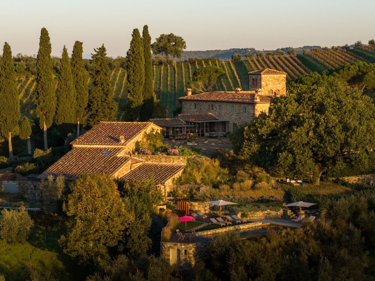 Drone view of La Regina in Tuscany with view of the hills and the villa