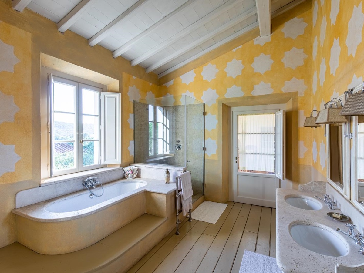 Bathroom at La Vigna villa in Tuscany Italy
