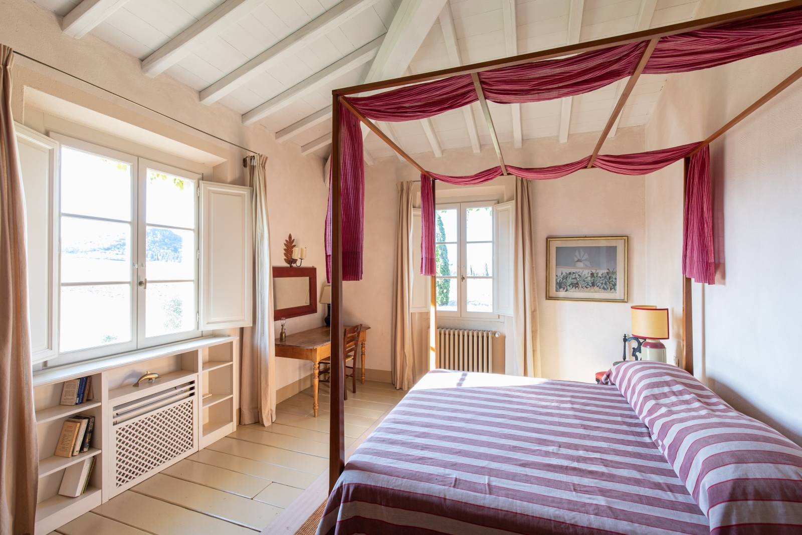 Bedroom La Vigna villa in Tuscany Italy