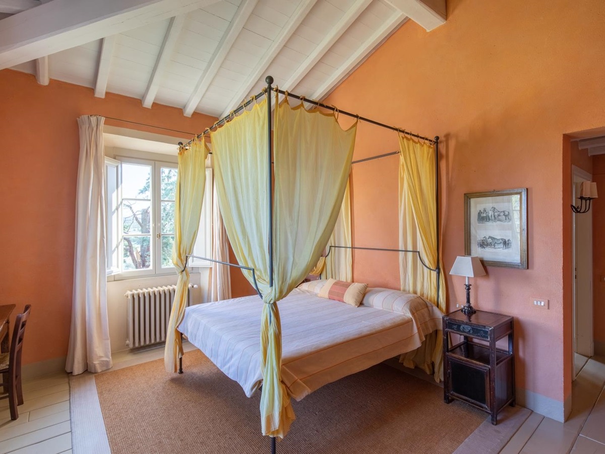 Bedroom La Vigna villa in Tuscany Italy