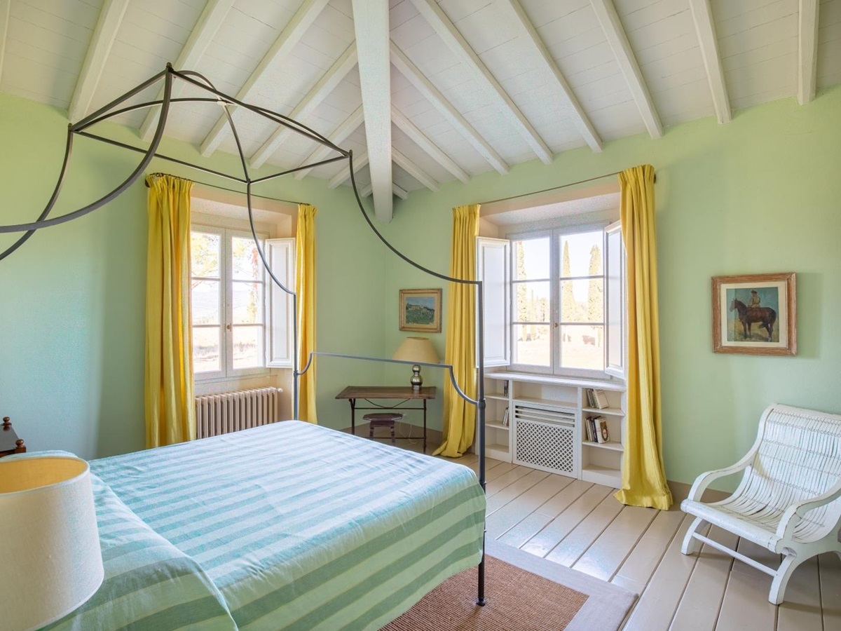 Bedroom La Vigna villa in Tuscany Italy