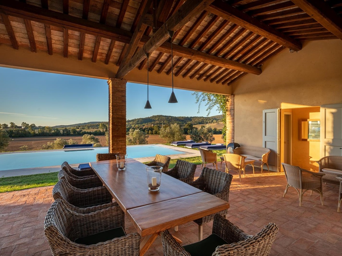 Outdoor dining at La Vigna villa in Tuscany Italy