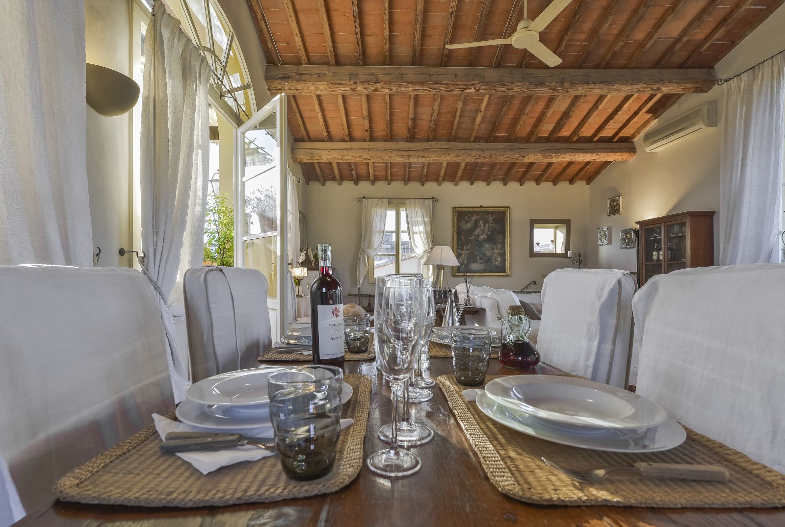 the dining table at La Viscontina