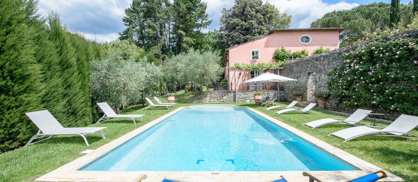 The swimming pool with two sunloungers at l'Antico Mulino, Tuscany
