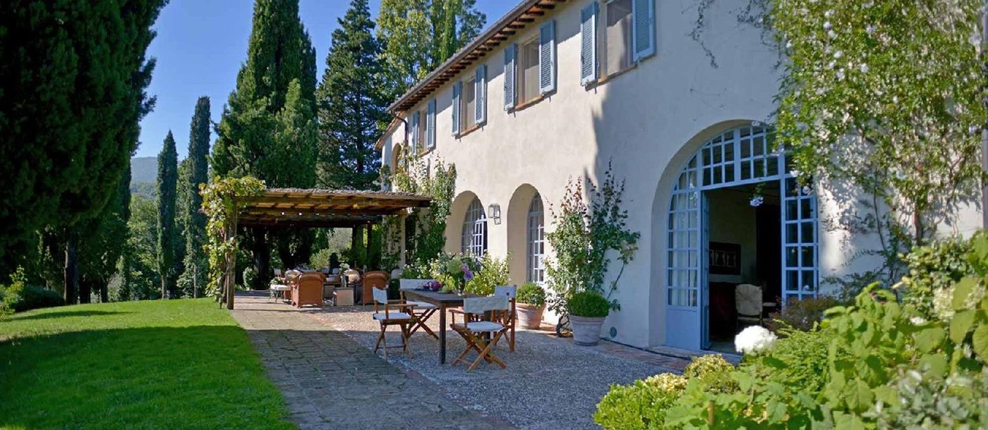 Sunny terrace at villa Oliveto in Tuscany