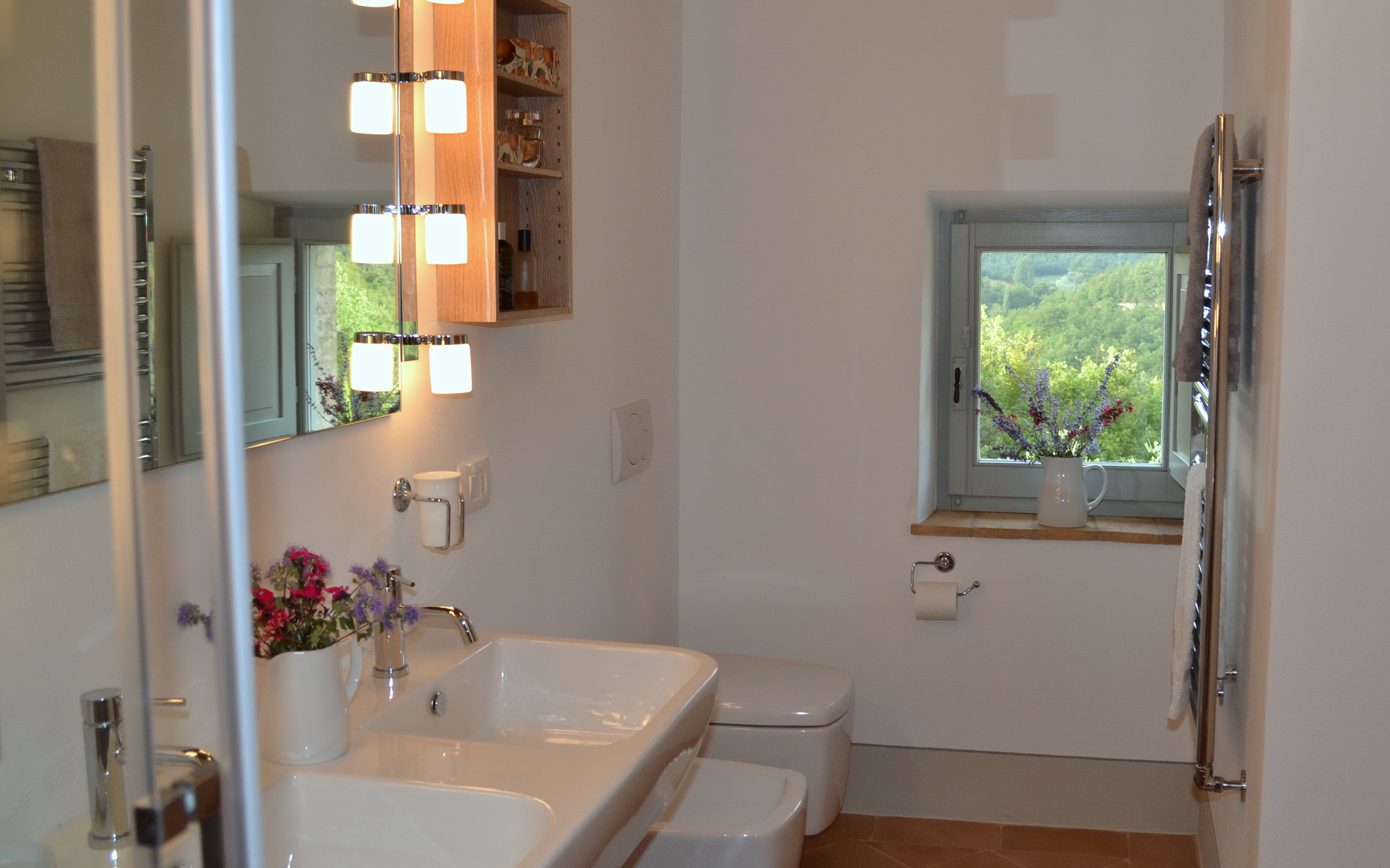 A second bathroom at Podere Caterina.