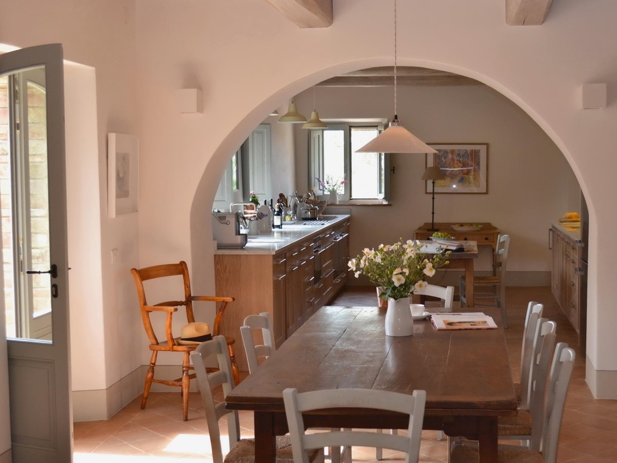 Dining table with vase of flowers at Podere Caterina in Tuscany