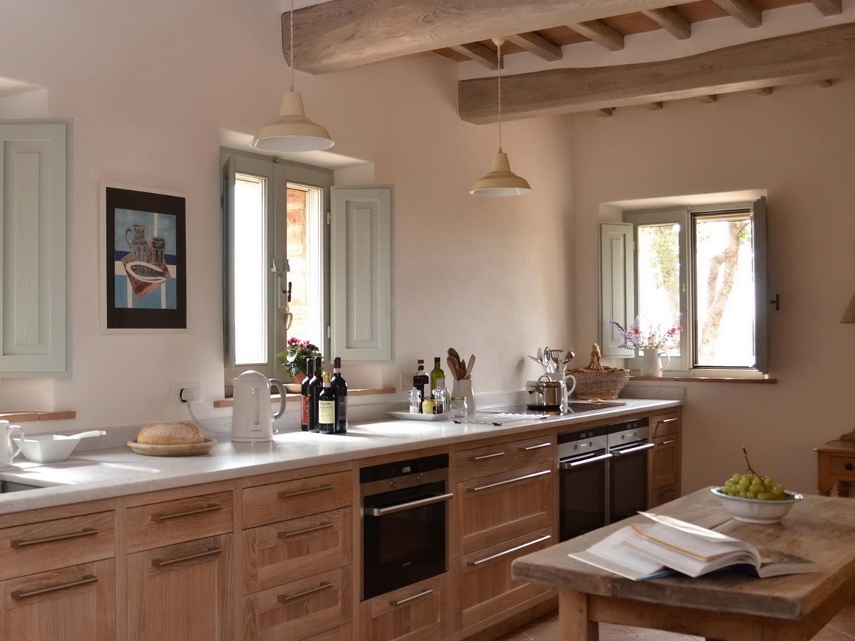 Kitchen surfaces with two windows above at Podere Caterina in Tuscany