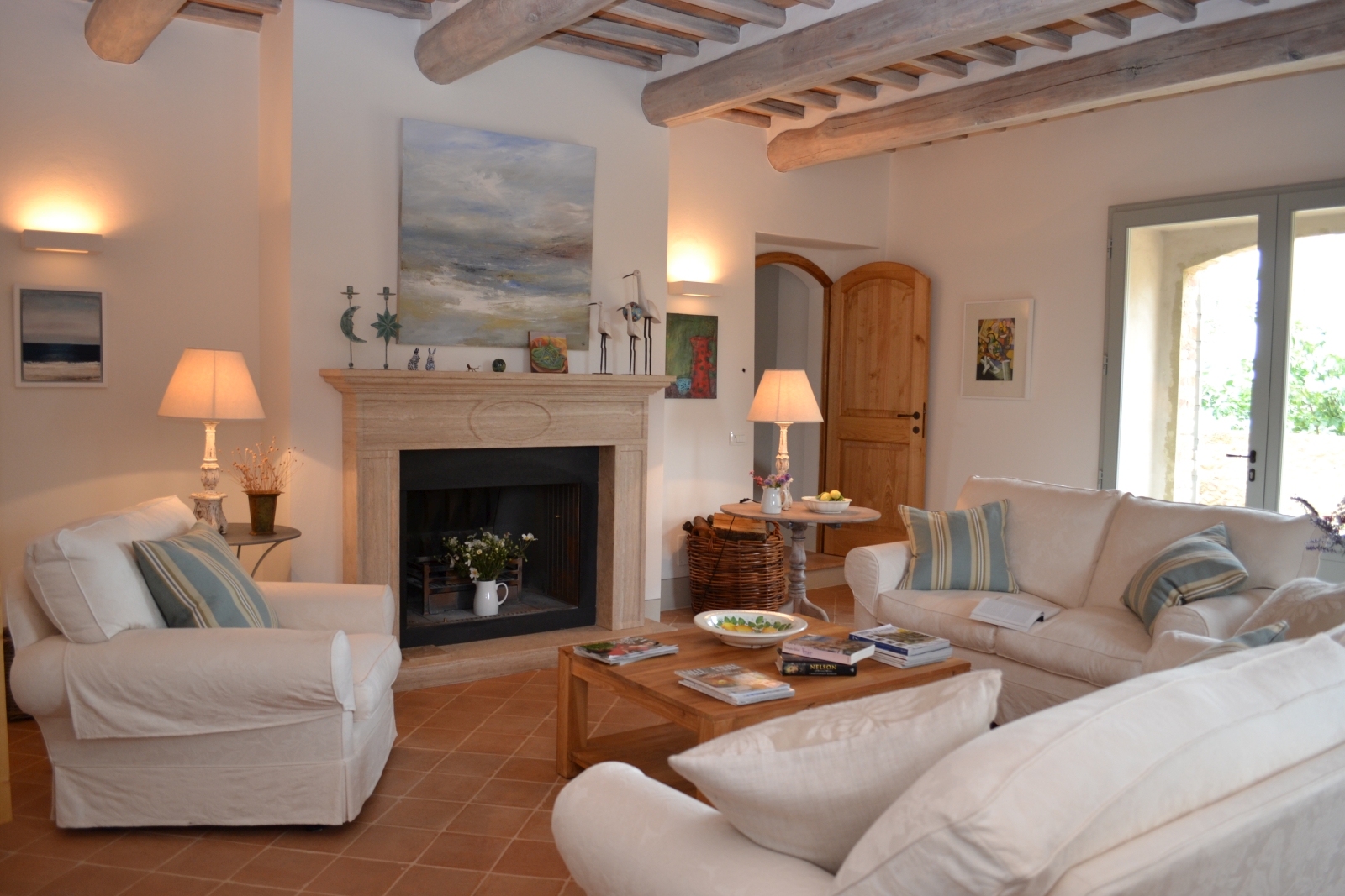 Living room with white sofas at Podere Caterina Tuscany