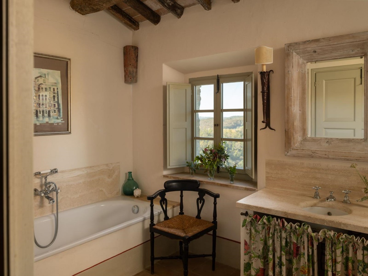Bathroom with a bath tub and wash basin at Podere Cipressi in Tuscany