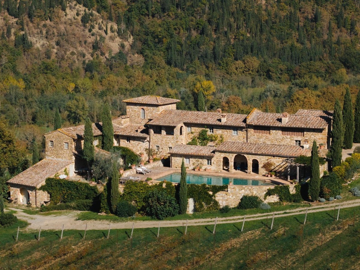 Drone view of Podere Cipressi with view of the villa and pool area in Tuscany