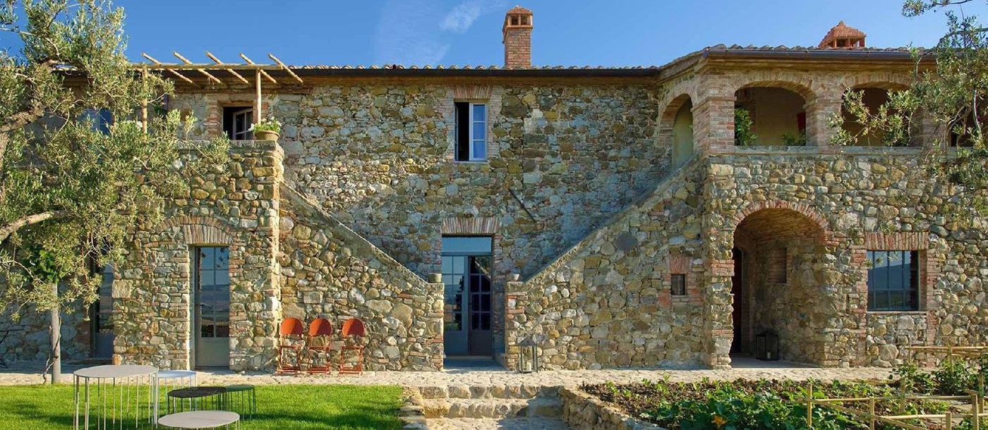 Exterior of villa at Podere Due Scale