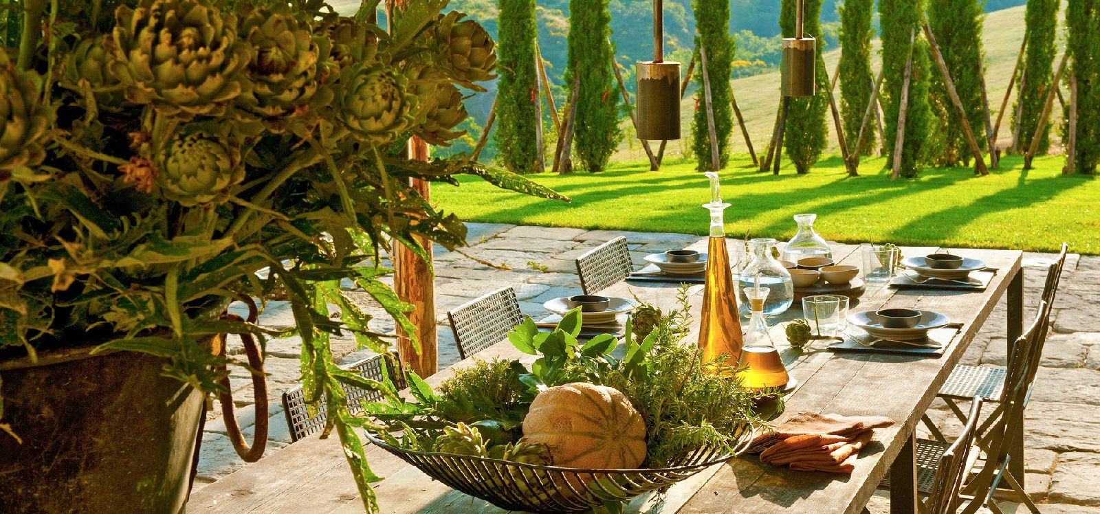 Outdoor dining table with lunch laid at Podere Due Scale