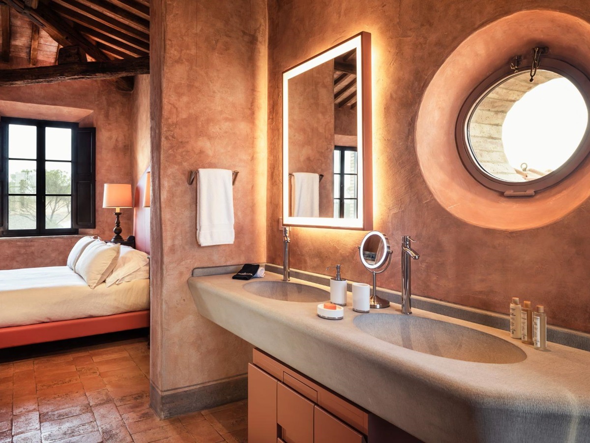 Ensuite sink at Podere Martino in Tuscany