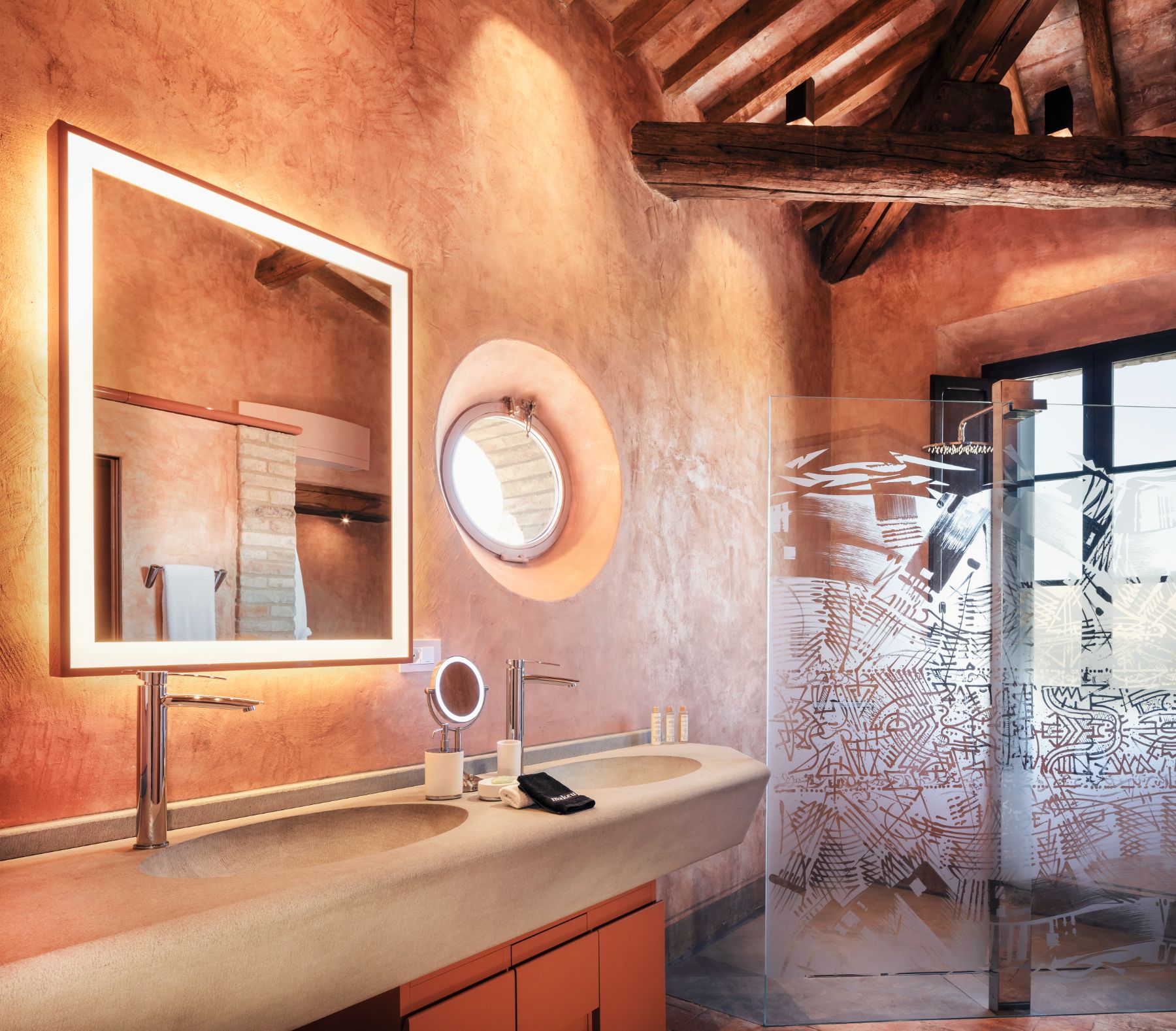 Ensuite shower and sink at Podere Martino in Tuscany
