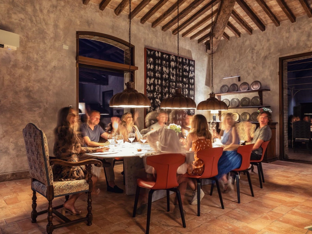 People dining at Podere Martino in Tuscany