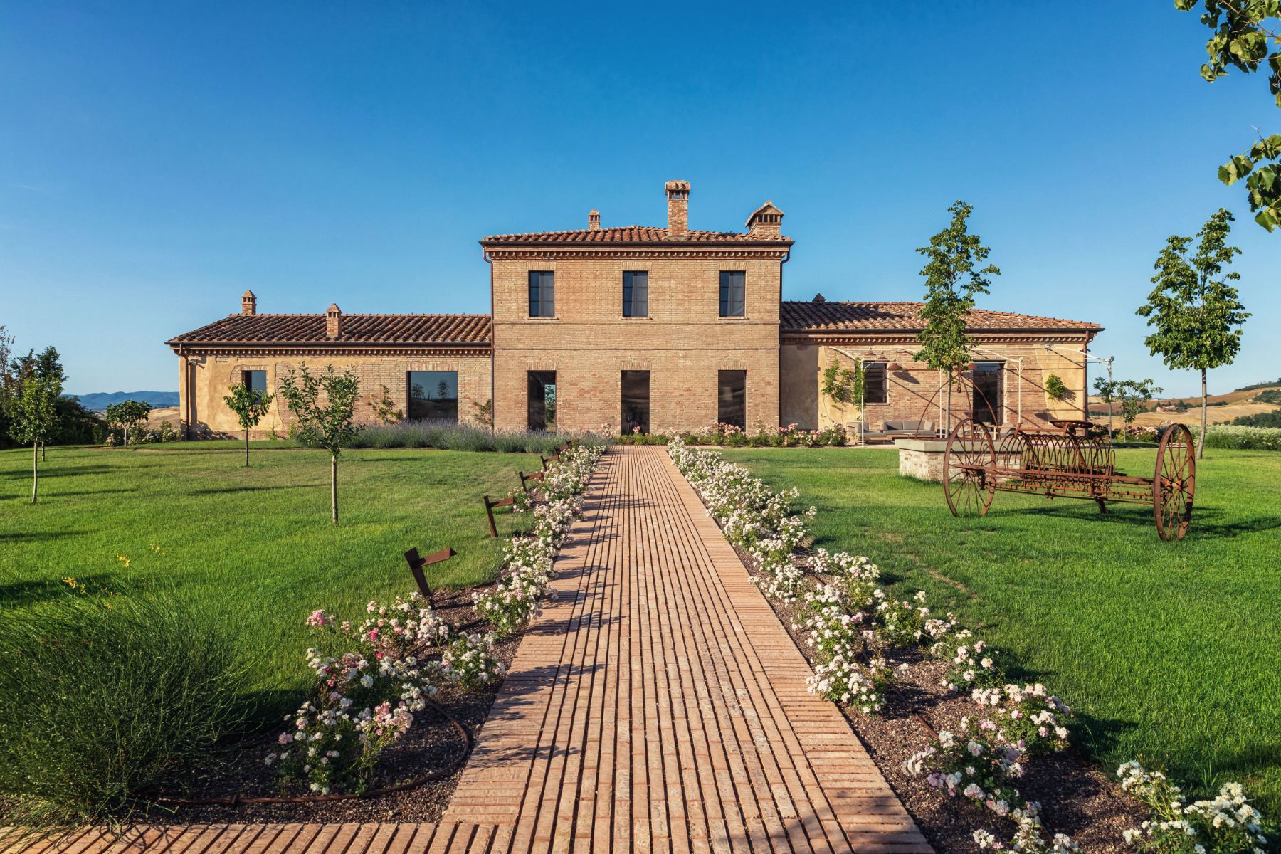 Front view of Podere Martino in Tuscany