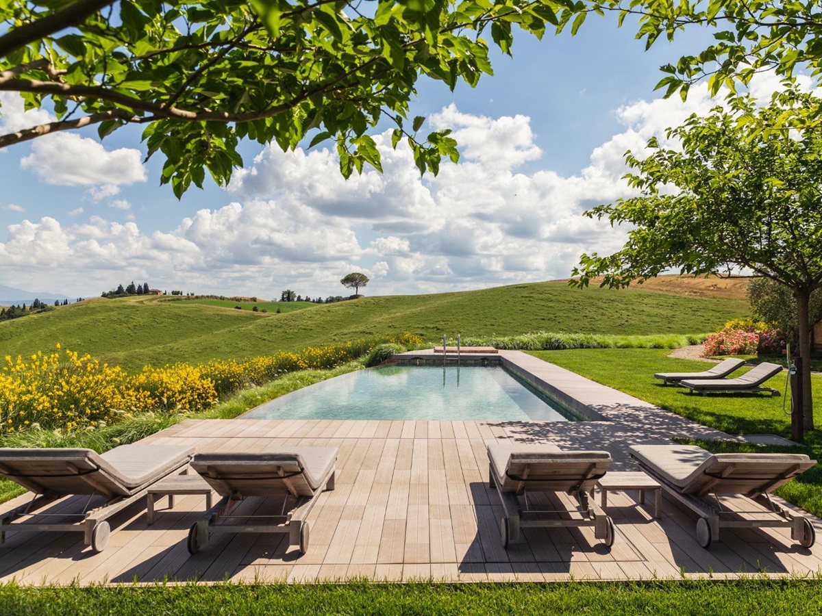 Pool loungers with view over the pool at luxury villa Podere Martino in Tuscany
