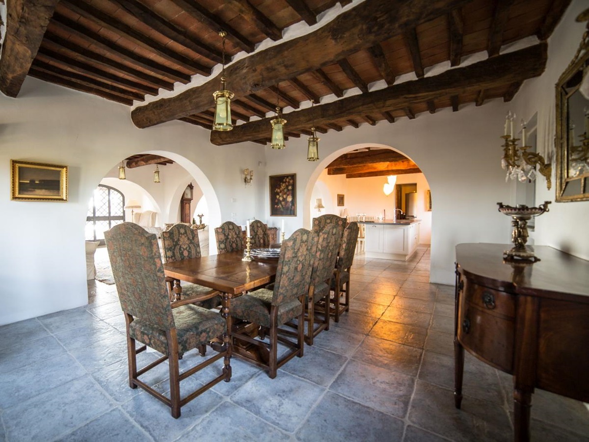 The dining room in the farmhouse at Tenuta La Contessa