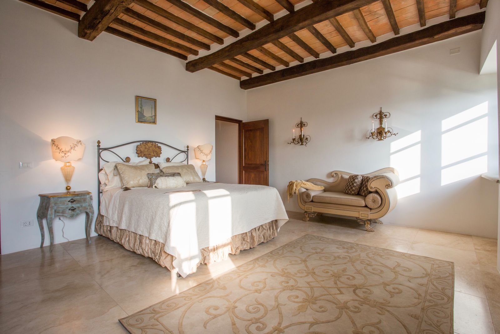 The master bedroom of Tenuta La Contessa